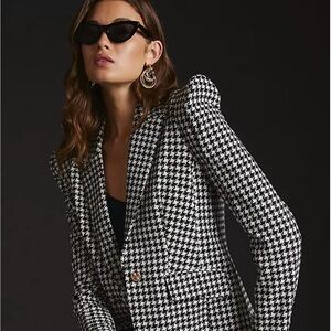 NEW! Walter Baker Gianna blazer in a black and white houndstooth pattern.XS